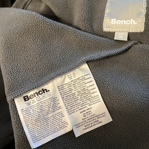Bench jacket size extra large black outside, gray interior excellent condition - Picture 12 of 12